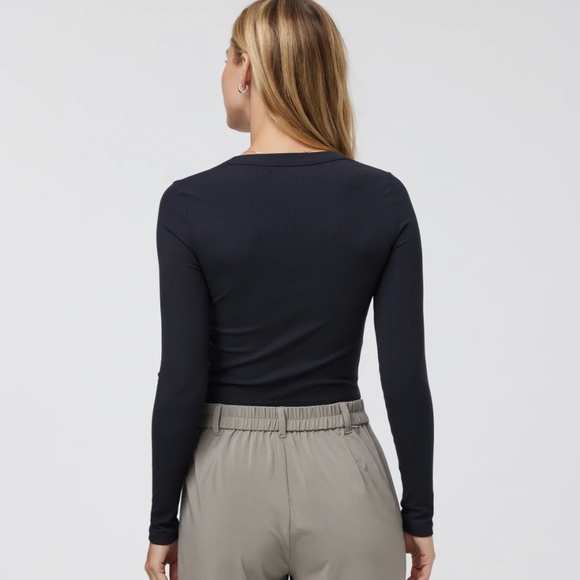 Vuori Women's Long Sleeve Pose Scoop Tee Black Size medium - Picture 3 of 14